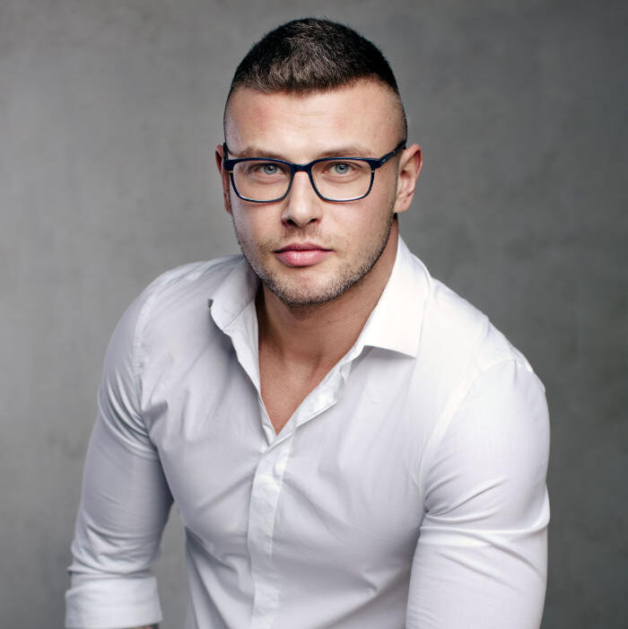 <b>GRZEGORZ HATAŁA</b>