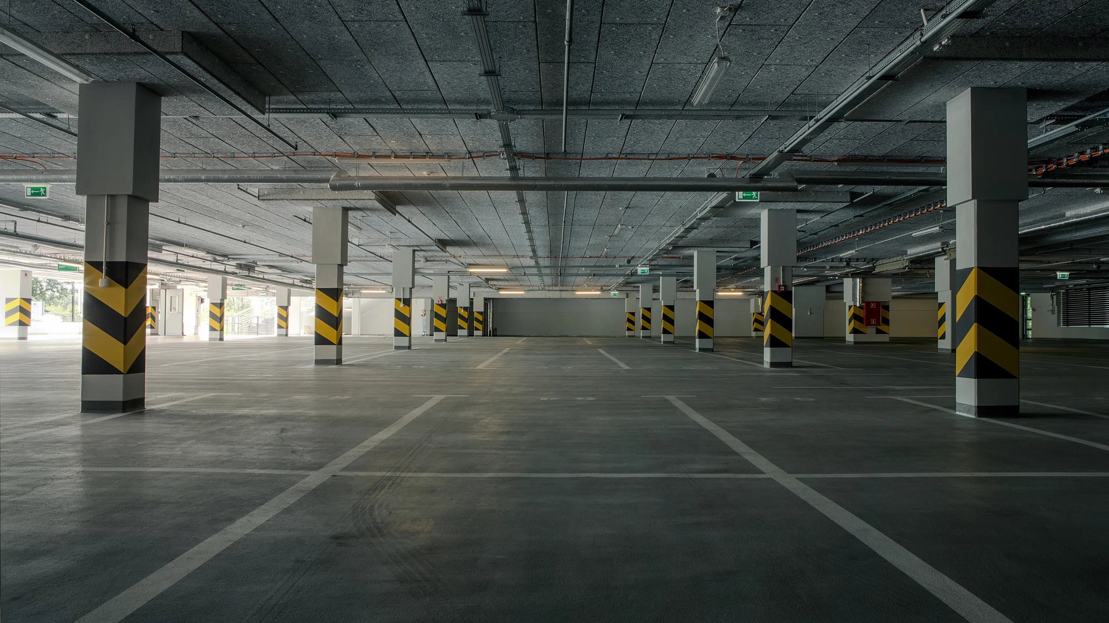 Prawidłowe oznakowanie miejsc parkingowych.