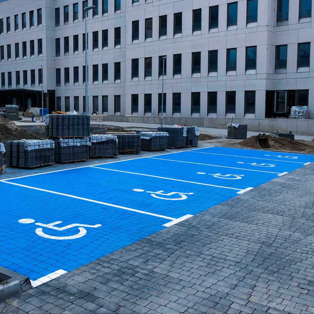 Prawidłowe oznakowanie miejsc parkingowych.