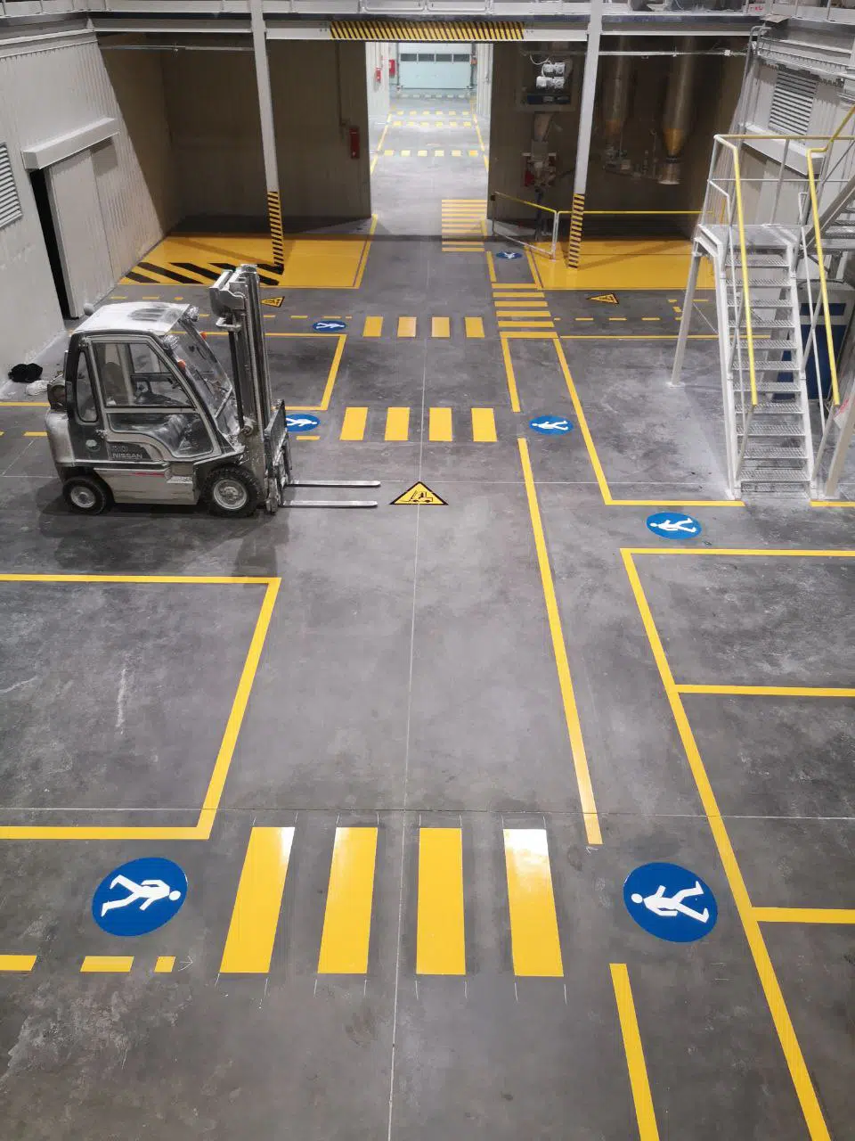 Jak malować linię na magazynie oraz hali?